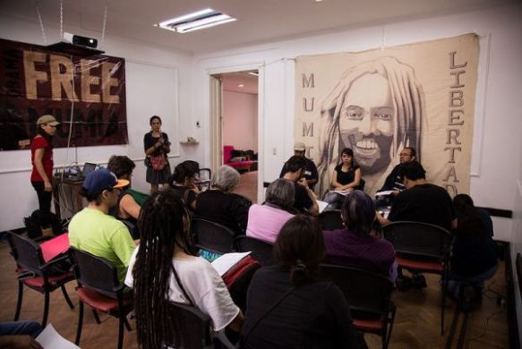 Conferencia de prensa sobre Mumia Abu-Jamal en el77 Centro Cultural Autogestivo Foto: El77 CC BY-NC-SA